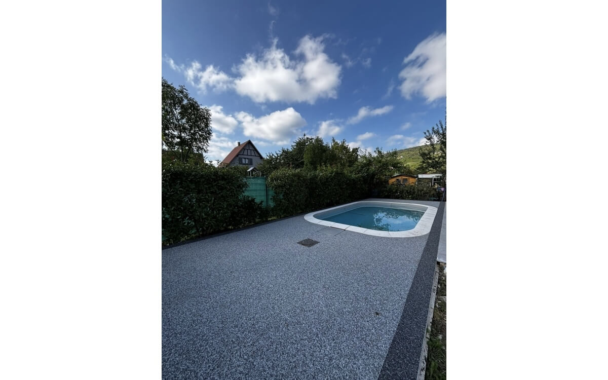 Ralisation Plage de piscine en Hydrostar  67190 cre le 26/09/2025