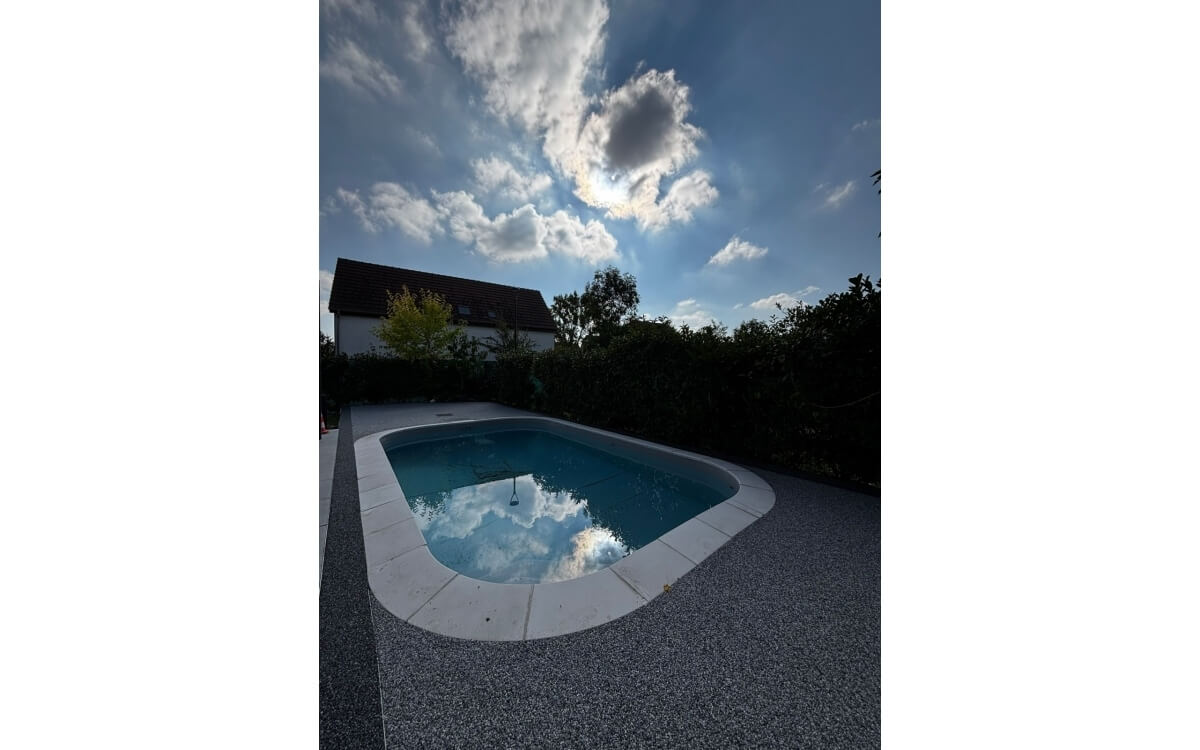 Ralisation Plage de piscine en Hydrostar  67190 cre le 26/09/2025