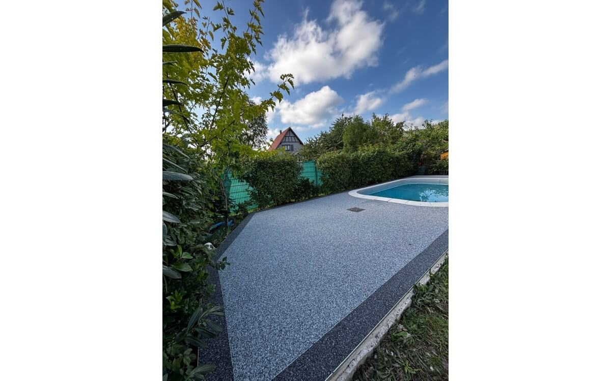 Ralisation Plage de piscine en Hydrostar  67190 cre le 26/09/2025