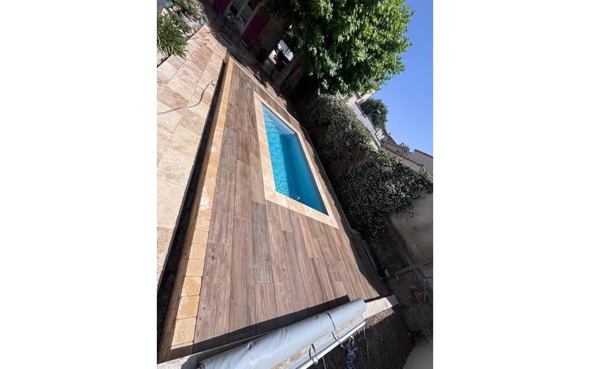 Cration Plage de piscine en grs crame - Drme