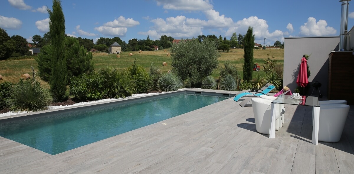 Ralisation Plage de piscine en grs crame - Ile et Vilaine