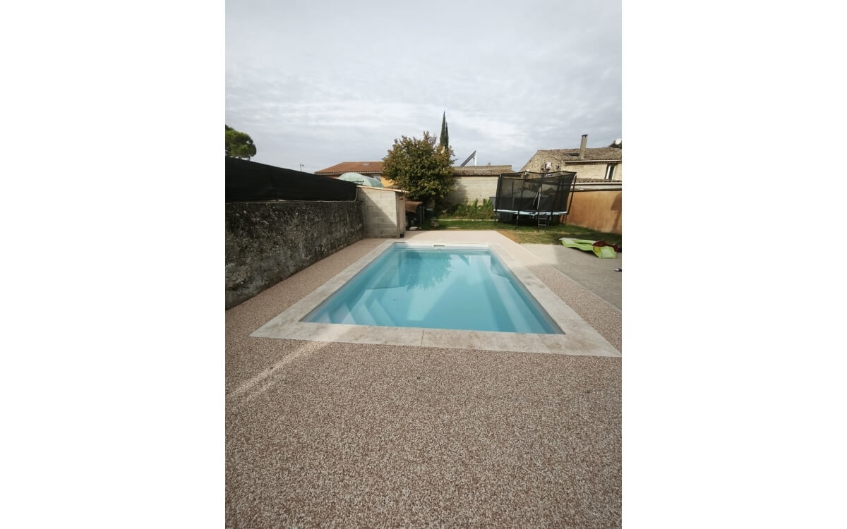 Ralisation Plage de piscine en Hydrostar  Pont de l'isere  cre le 17/10/2025