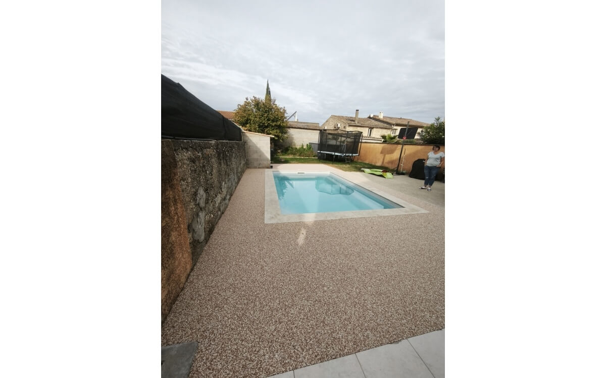 Ralisation Plage de piscine en Hydrostar  Pont de l'isere  cre le 17/10/2025