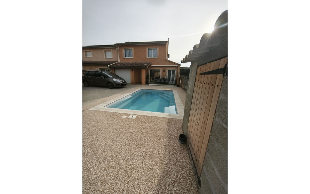 Ralisation Plage de piscine en Hydrostar  Pont de l'isere  cre le 17/10/2025