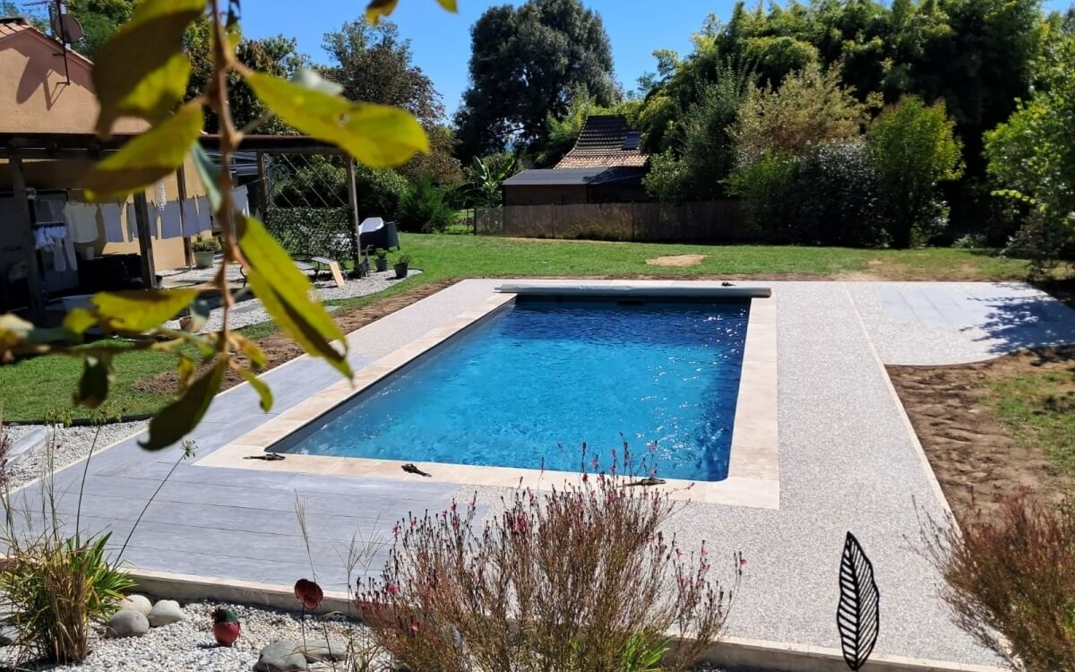 Cr�ation Plage de piscine en Hydrostar� - Lot et Garonne