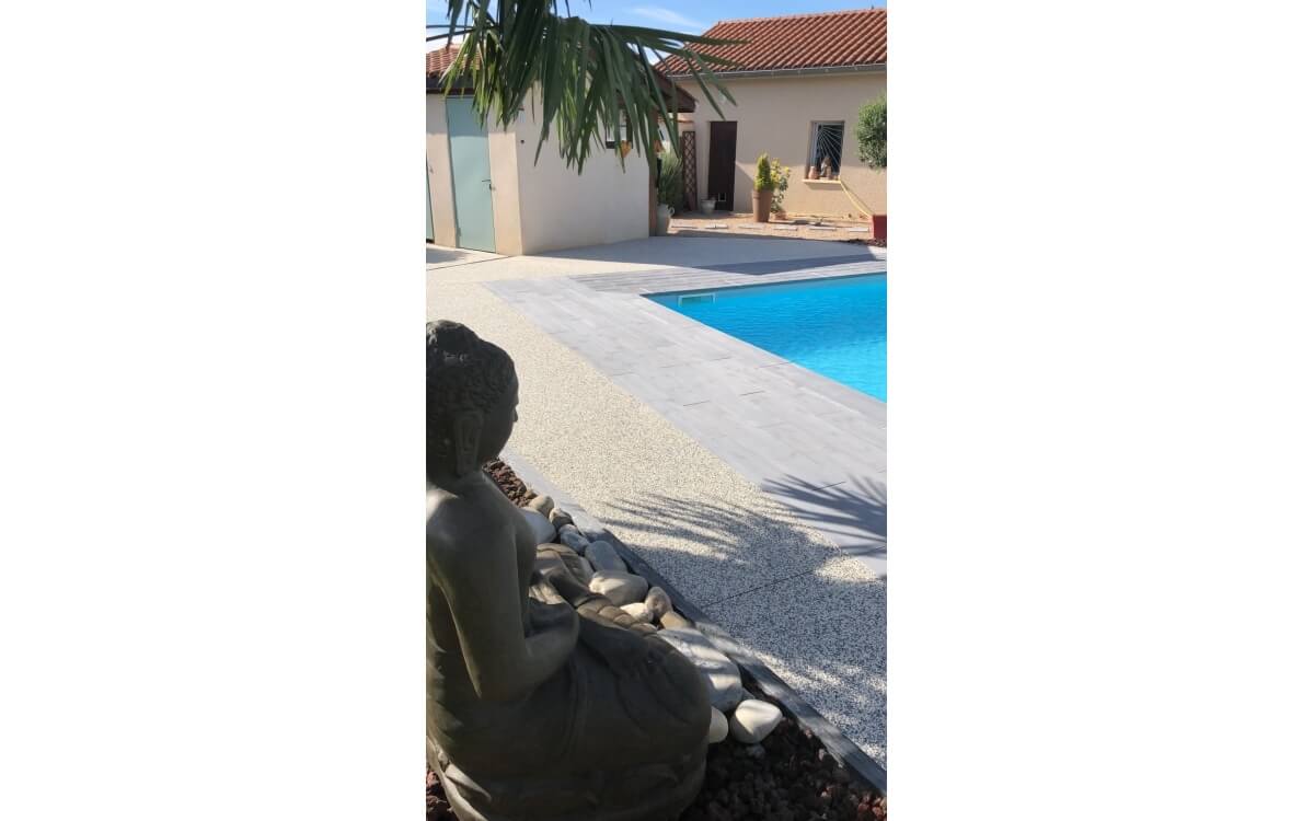 Conception Plage de piscine en gr�s c�rame et Hydrostar� - Ain