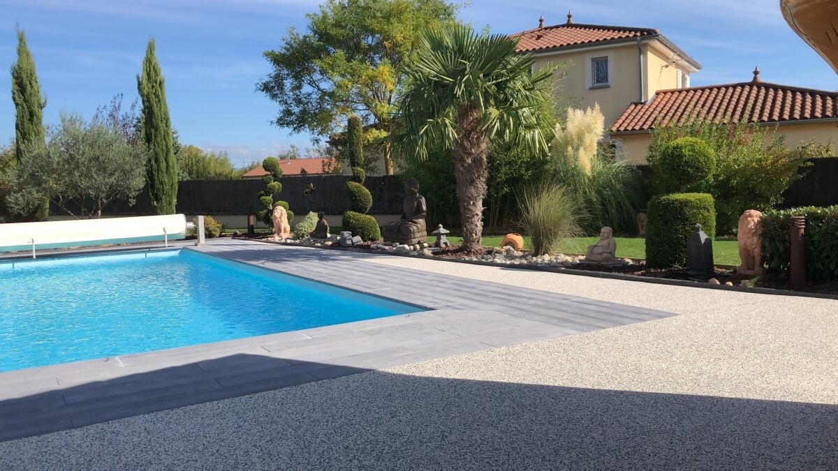 Conception Plage de piscine en gr�s c�rame et Hydrostar� - Ain