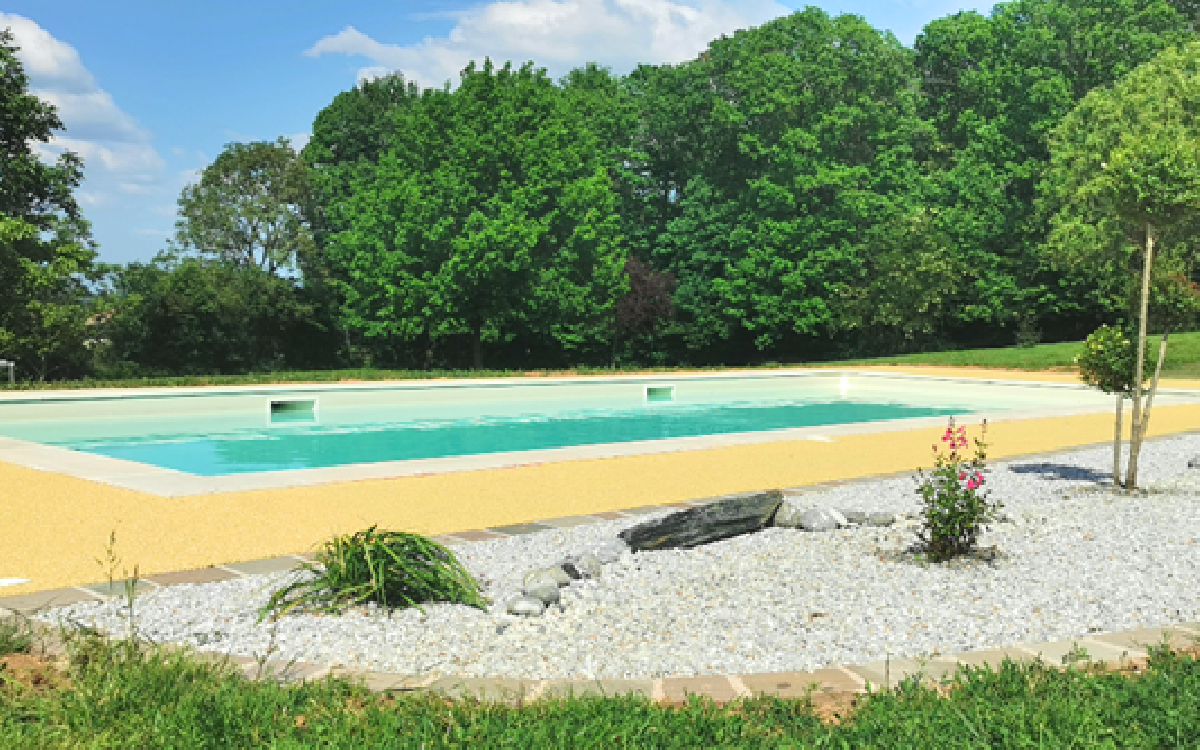 Conception Plage de piscine en b�ton decoratif drainant - Allier