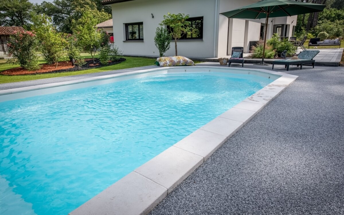 Cr�ation Plage de piscine en Hydrostar� - Lot et Garonne