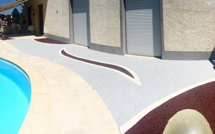 Cration Plage de piscine en Hydrostar en Isre  Saint-Quentin-sur-Is?re ralise le 01/04/2019