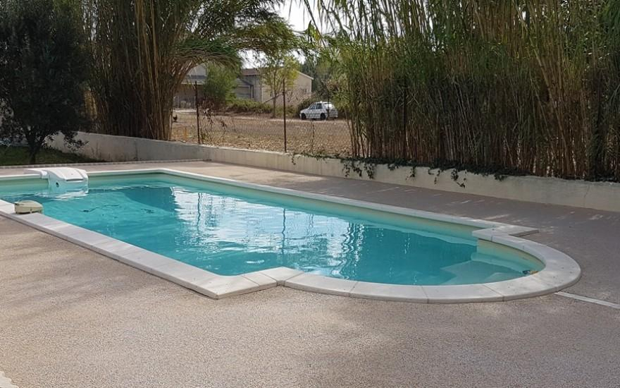 Ralisation Plage de piscine en Minralstar  Avignon cre le 30/04/2025