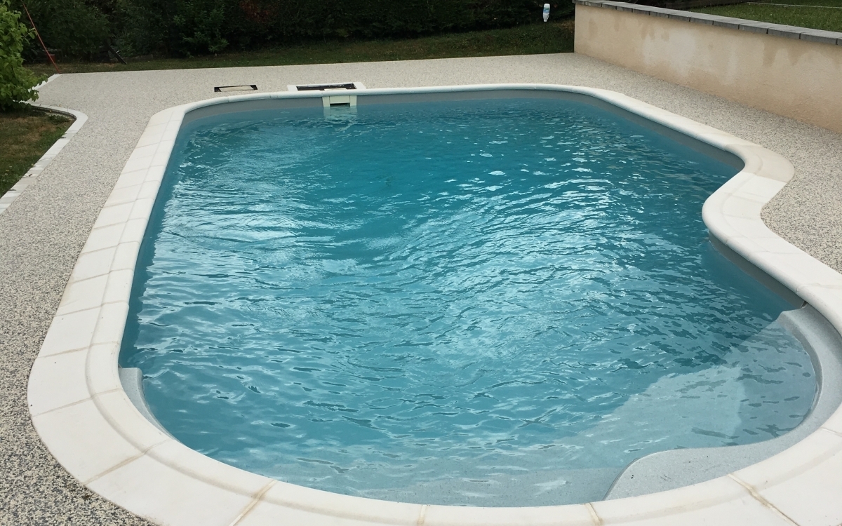 Cration Plage de piscine en Hydrostar - Entreprise Chausy - Cantal ralise le 14/09/2018