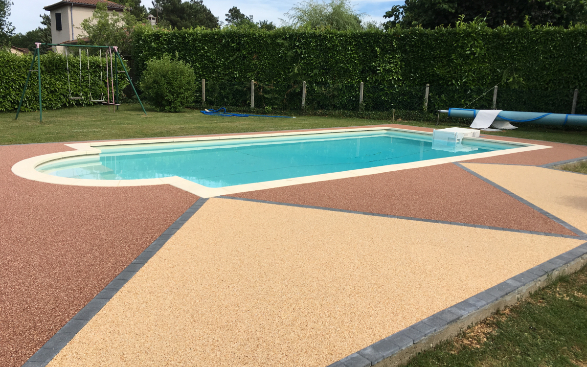 Ralisation Plage de piscine en Hydrostar et rsine - Entreprise Moulharat   Coursac conue le 18/09/2018