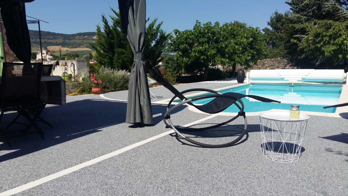 Ralisation Plage de piscine en Hydrostar - Entreprise Chierici  Millau cre le 21/09/2018