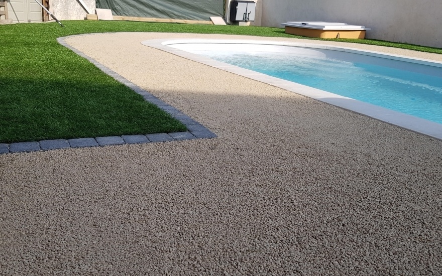 Ralisation Plage de piscine en Minralstar et DmGreen  Les Pennes Mirabeau cre le 01/10/2018