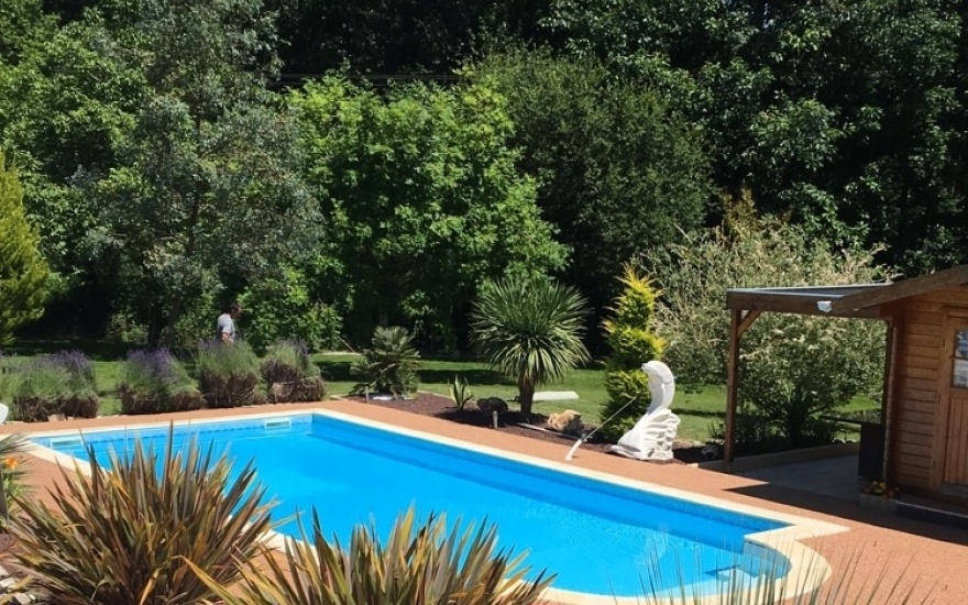 Cration Plage de piscine en Hydrostar naturel  Bascons conue le 01/10/2018