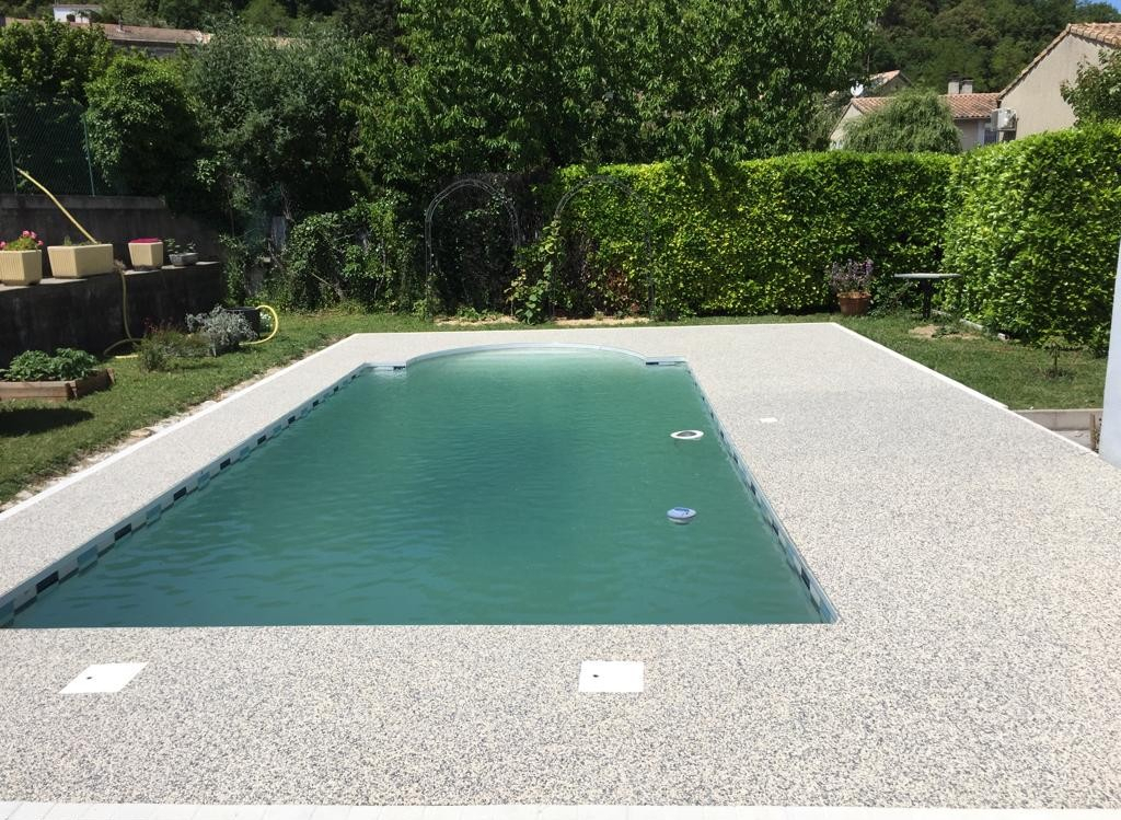 Cration Plage de piscine en Hydrostar  - Ardche ralise le 27/05/2019