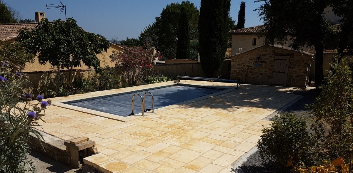 Création Plage de piscine en dallage - Gard réalisée le 18/07/2019