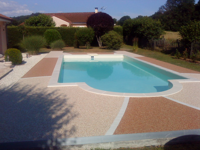 Ralisation Plage de piscine en Hydrostar - Cantal conue le 03/10/2019
