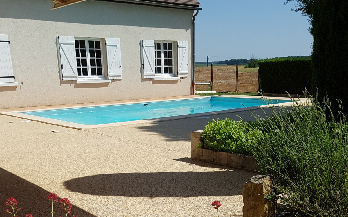 Ralisation Plage de piscine en Minralstar   Dormelles cre le 15/10/2019