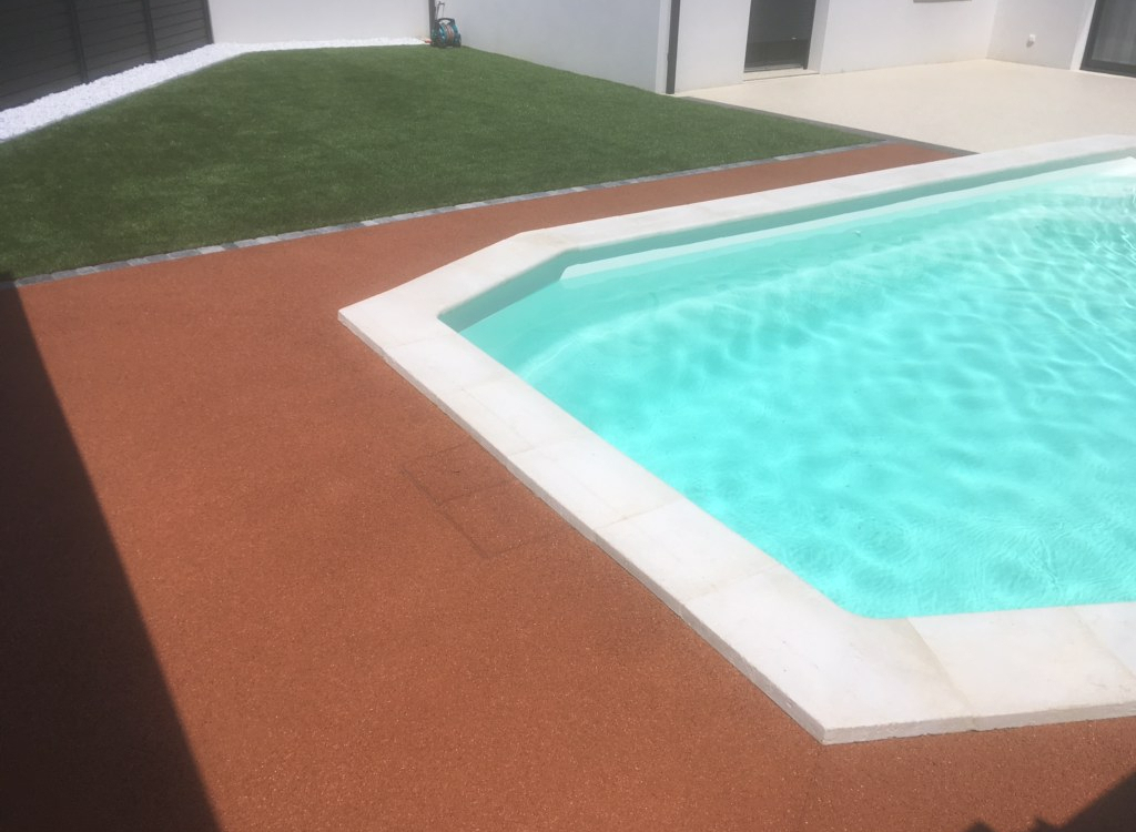 Cration Plage de piscine en Bton drainant, Hydrostar et DM Green - Charente-Maritime ralise le 29/11/2019