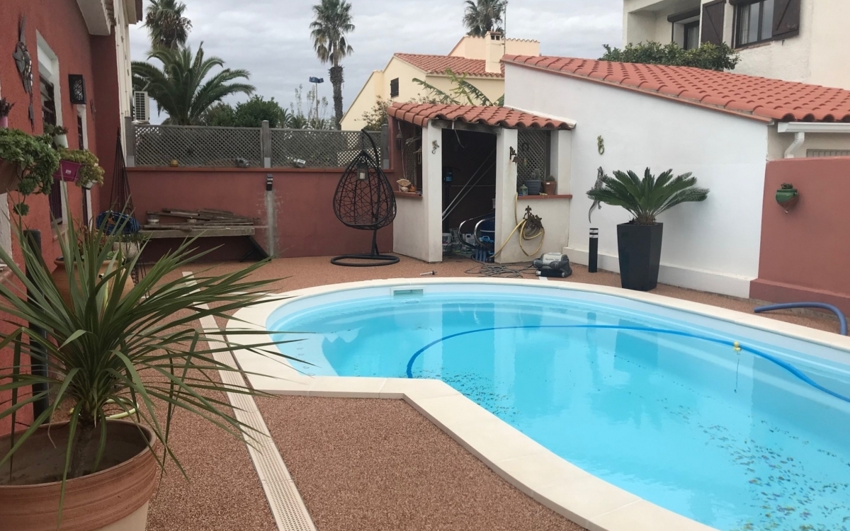 Ralisation Plage de piscine en Hydrostar  Canet-en-Roussillon conue le 30/03/2020