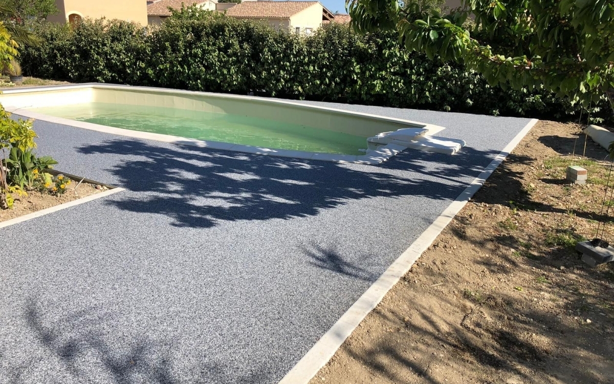 Ralisation Plage de piscine en Hydrostar et bordures la Couture - Vaucluse conue le 12/05/2020