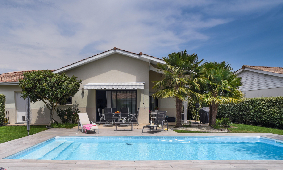 Ralisation Plage de piscine en Dallage  Audenge conue le 13/05/2020