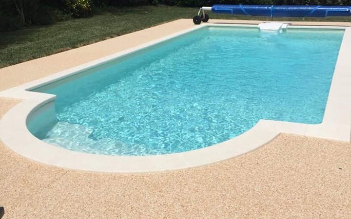 Cration Plage de piscine en Hydrostar  Saint Blaise du Buis  ralise le 01/05/2025