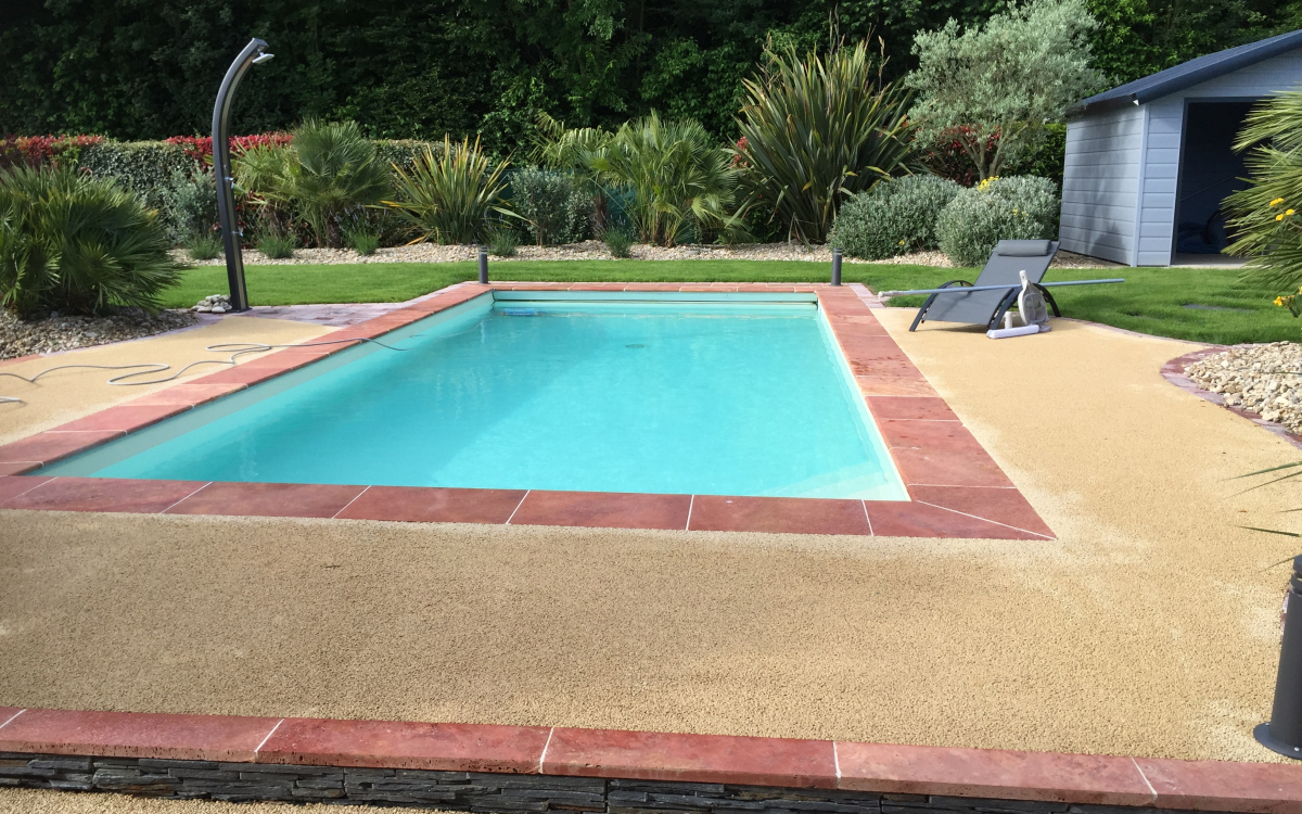 Ralisation Plage de piscine en Minralstar  Les Herbiers conue le 28/12/2017