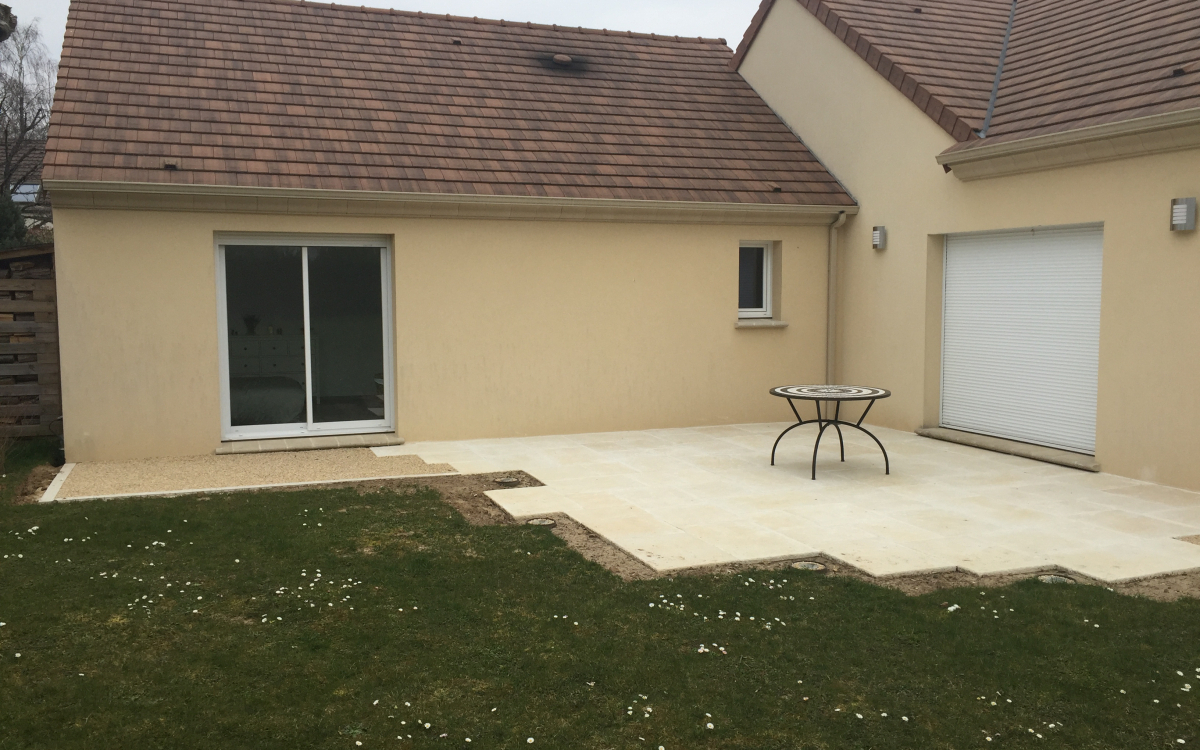 Conception Terrasse en dallage multiformat  Champceuil  cre le 24/03/2016