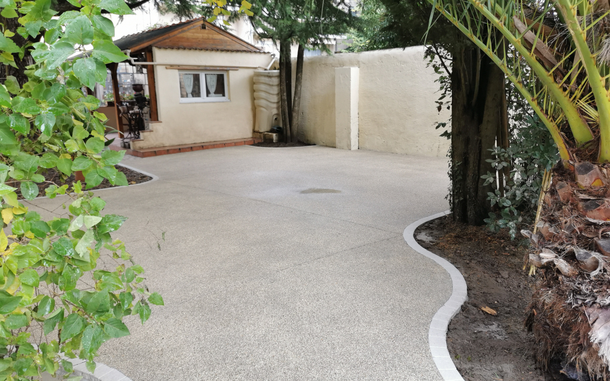 Ralisation Terrasse en bton decoratif et Pav la couture  MONTELIMAR cre le 11/05/2021