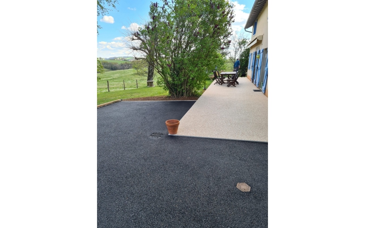 Cration Terrasse en enrob  chaud, Hydrostar et Pav la couture - Cantal conue le 02/07/2021