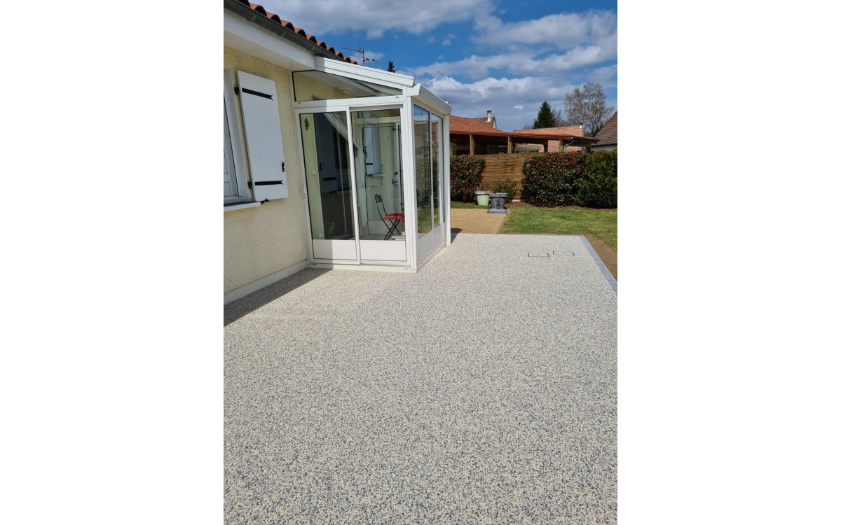 Ralisation Terrasse en Hydrostar et Pav la couture - Cantal cre le 02/07/2021