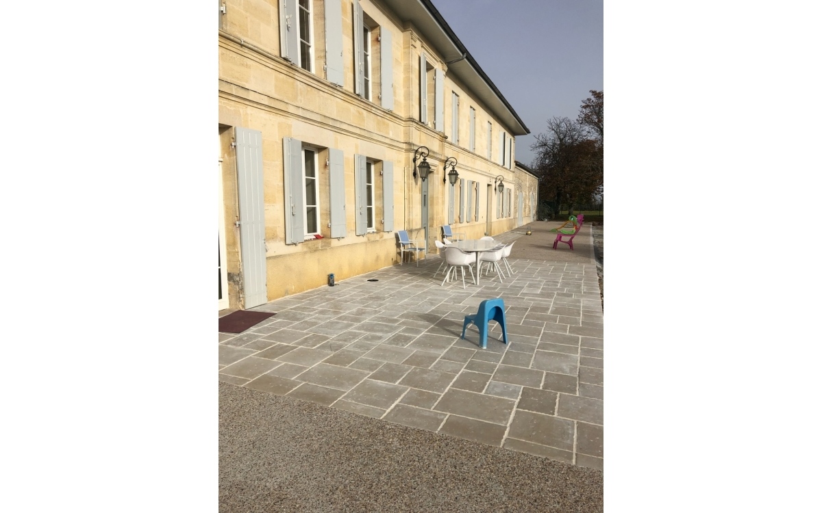 Cration Terrasse en bton decoratif et dallage multiformat - Gironde conue le 17/11/2021