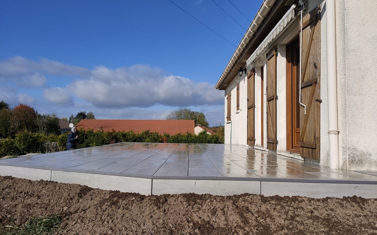 Conception Terrasse en grès cérame à Mazeley réalisée le 22/10/2021