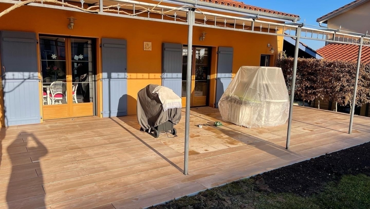 Ralisation Terrasse en grs crame, pavage dallage et terrasse sur plots  ODENAS cre le 17/03/2022