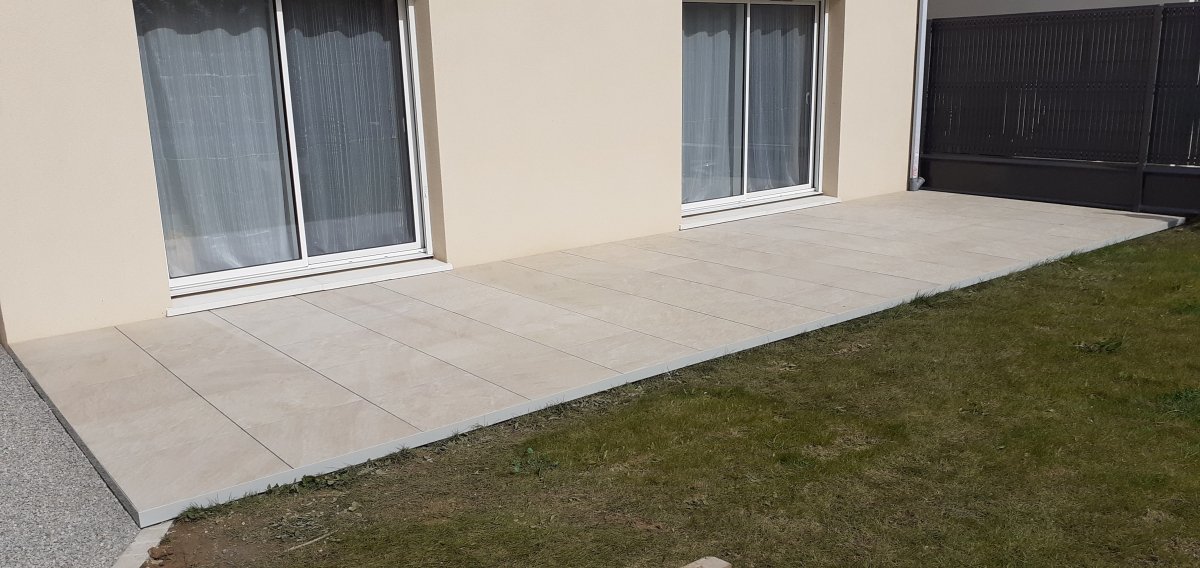 Cration Terrasse en grs crame  MANDRES LES ROSES ralise le 27/05/2022