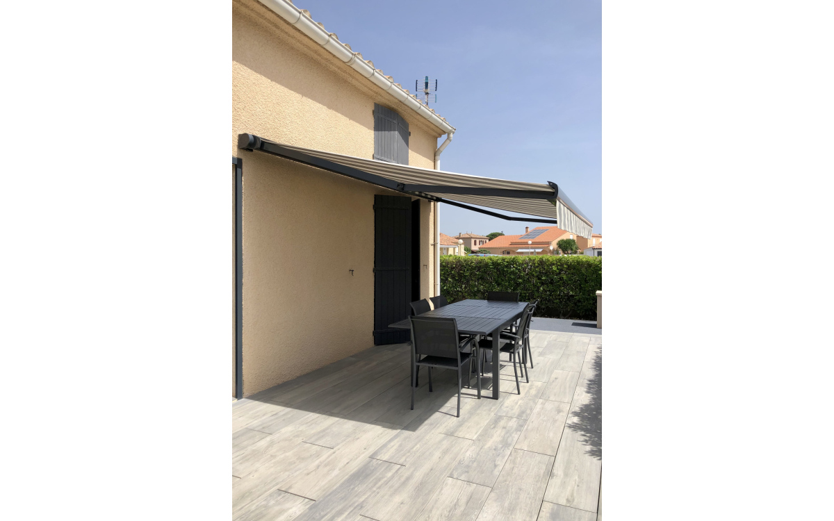 Conception Terrasse en grs crame et terrasse sur plots  Le Barcars cre le 31/05/2022