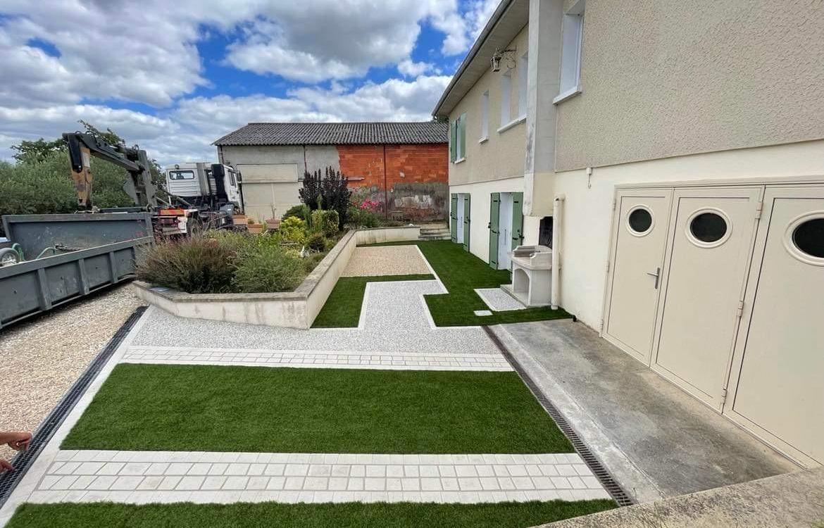 Ralisation Terrasse en Dm green, pavage dallage et Pav la couture  Saint pierre d'eyraud conue le 26/07/2022