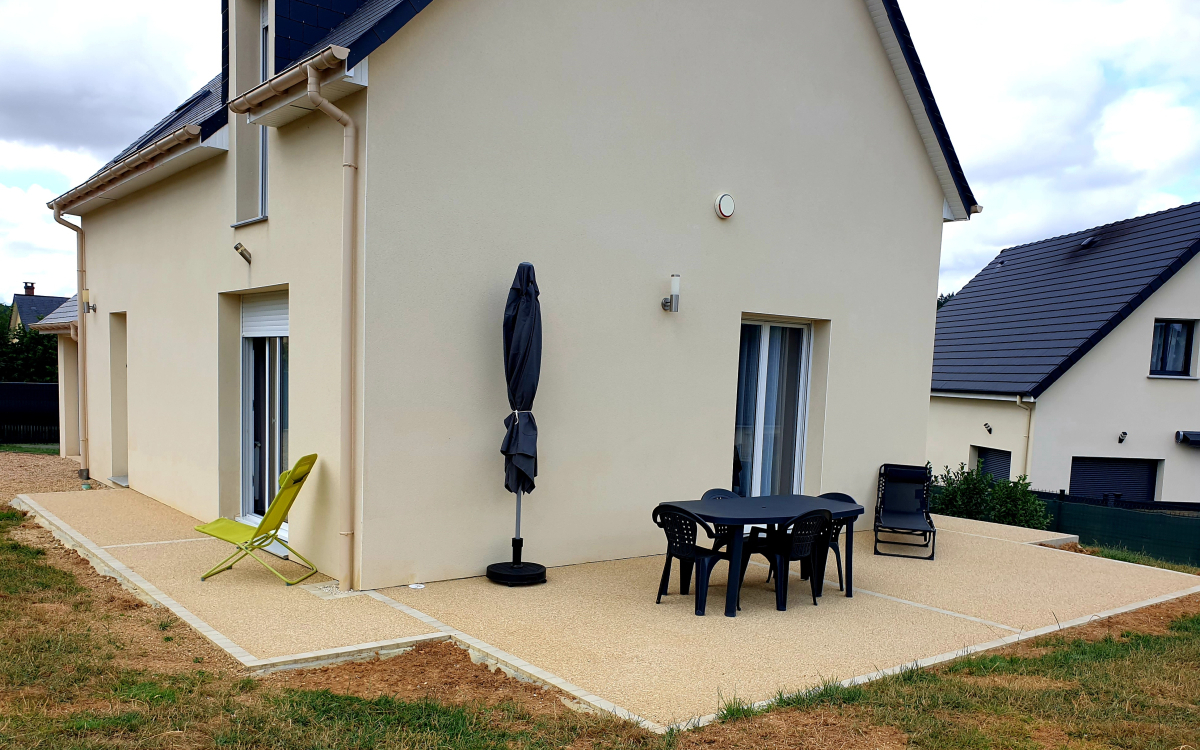 Cration Terrasse en bton decoratif et Pav la couture  Ry ralise le 04/08/2022