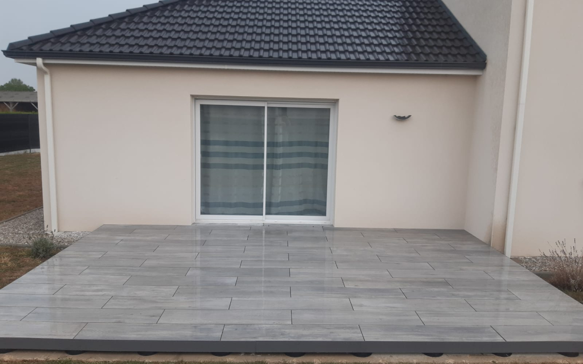 Cration Terrasse en grs crame et terrasse sur plots  Saint Just Sauvage ralise le 01/09/2022