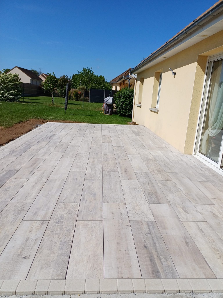 Cration Terrasse en terrasse sur plots  Messei conue le 18/05/2023