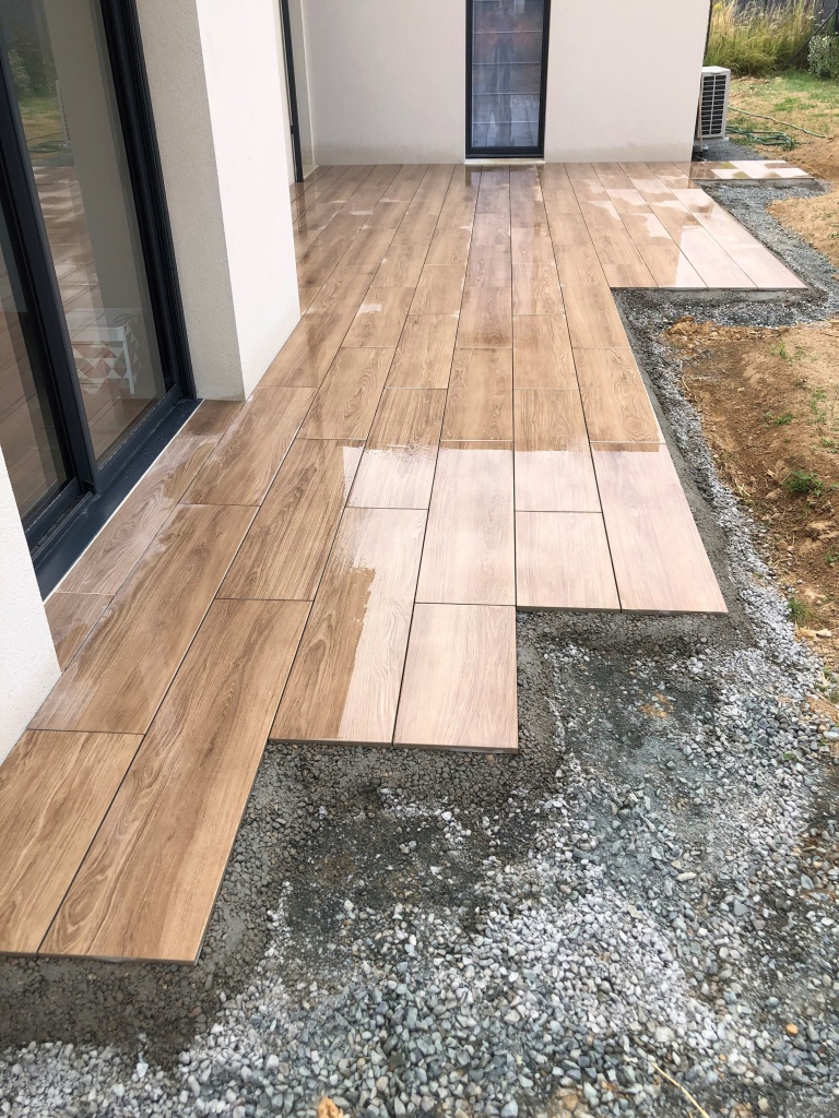Ralisation Terrasse en grs crame  Saint Cyr sur Loire cre le 03/08/2023