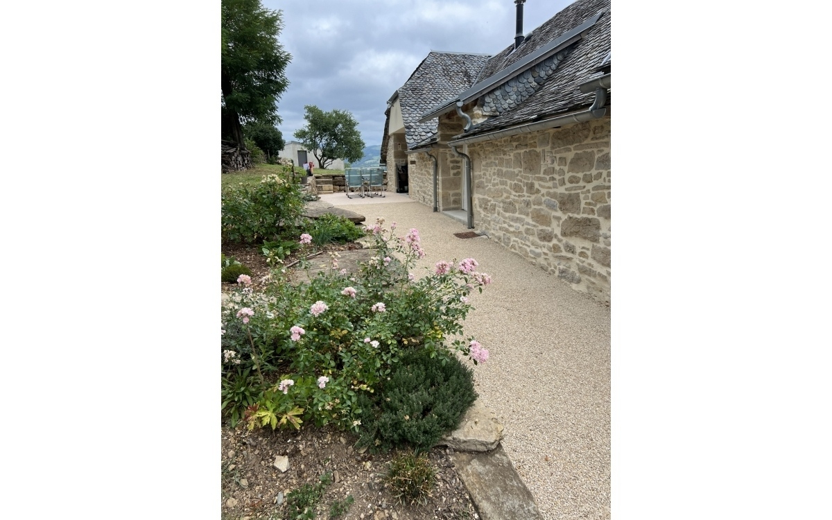 Ralisation Terrasse en Alvostar, Hydrostar et Pav la couture - Aveyron conue le 31/08/2023