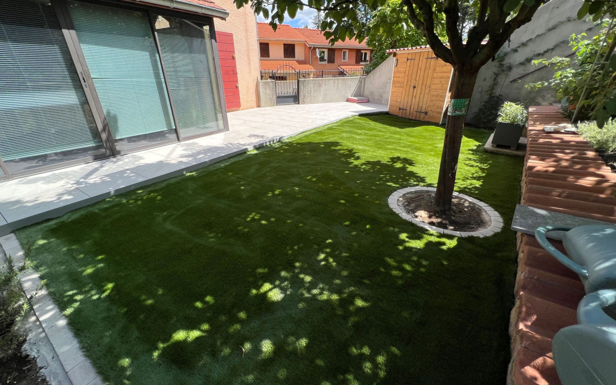 Cration Terrasse en Dm green et grs crame - Rhne conue le 03/08/2023