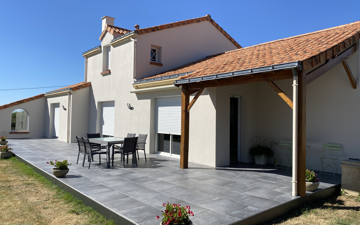 Ralisation Terrasse en grs crame et terrasse sur plots  CHOLET cre le 30/07/2022