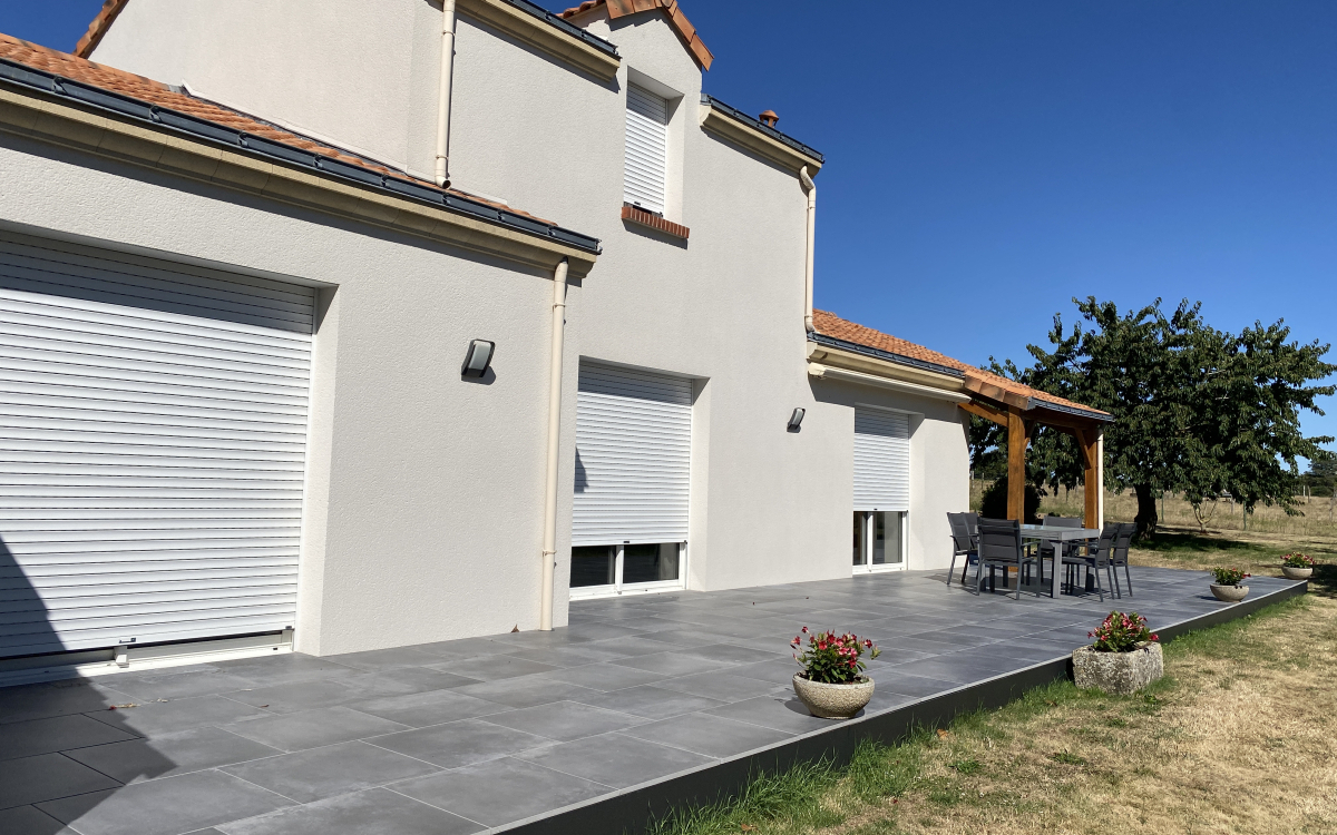 Ralisation Terrasse en grs crame et terrasse sur plots  CHOLET cre le 30/07/2022