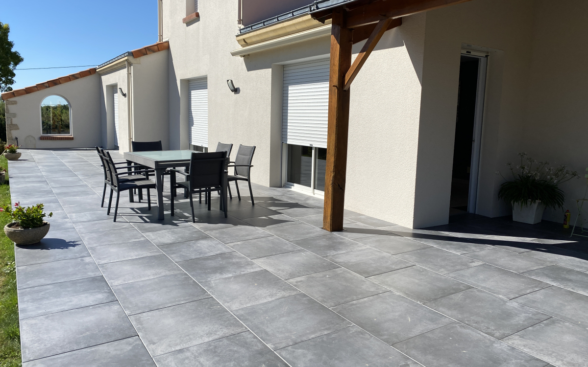 Ralisation Terrasse en grs crame et terrasse sur plots  CHOLET cre le 30/07/2022