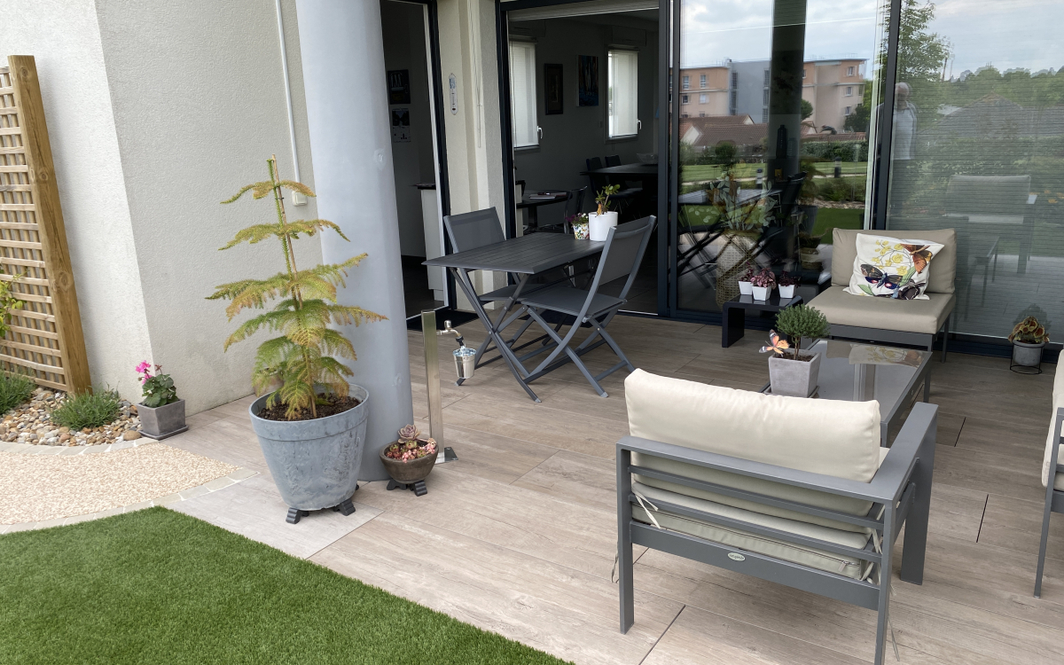 R�alisation Terrasse en gr�s c�rame, Hydrostar� et terrasse sur plots � CHOLET con�ue le 14/09/2023